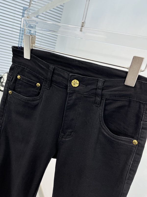 ブランドジーンズ側面デザイン